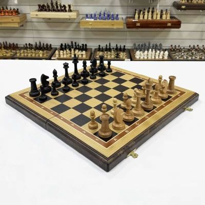 Шахматы подарочные из дуба большие с фигурами Авангард из бука