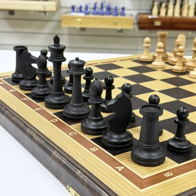 Шахматы подарочные из дуба большие с фигурами Авангард из бука