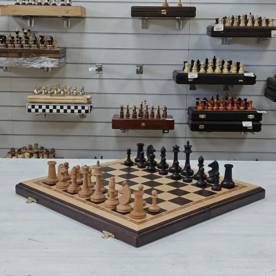 Шахматы подарочные из дуба большие с фигурами Авангард из бука