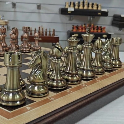 Шахматы подарочные из дуба большие с фигурами Антик из композита