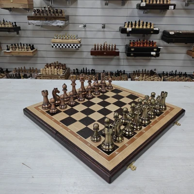 Шахматы подарочные из дуба большие с фигурами Антик из композита