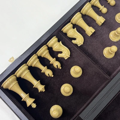 Подарочные шахматы из мореного дуба с композитными фигурами