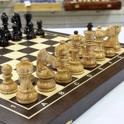 Шахматы эксклюзивные деревянные венге с фигурами из карельской березы Стаунтон люкс