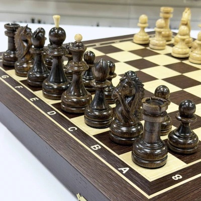 Шахматы подарочные в складной доске венге Резной конь средние