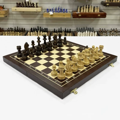 Шахматы подарочные в складной доске венге Резной конь средние