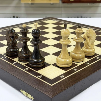 Шахматы подарочные в складной доске венге Резной конь средние