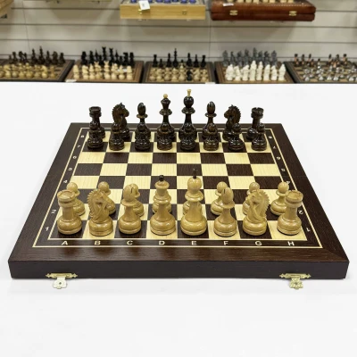 Шахматы подарочные в складной доске венге Резной конь средние