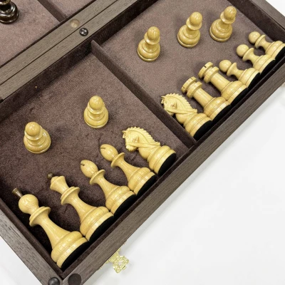 Шахматы подарочные в складной доске венге Резной конь средние