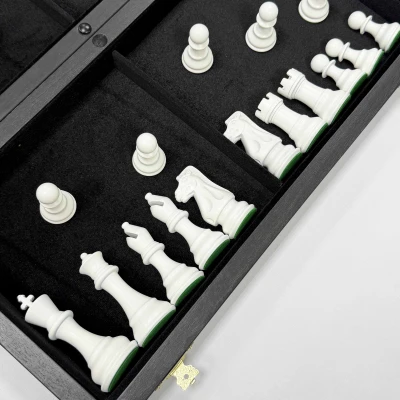 Шахматы деревянные черно-белые эвкалипт с фигурами Суприм из бука