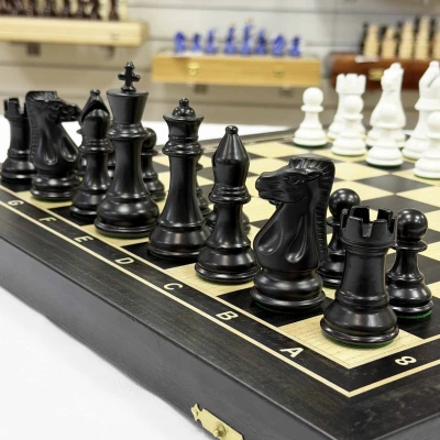 Шахматы деревянные черно-белые эвкалипт с фигурами Суприм из бука