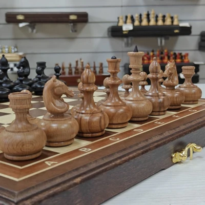 Шахматы подарочные ручной работы Махагон с фигурами из бука