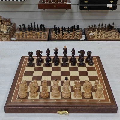 Шахматы подарочные ручной работы Махагон с фигурами из карельской березы