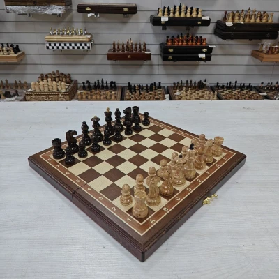 Шахматы подарочные ручной работы Махагон с фигурами из карельской березы
