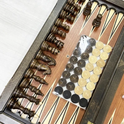 Шахматы нарды шашки орех Бастион матовые