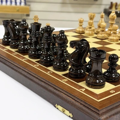 Шахматы подарочные красное дерево с фигурами из карельской березы большими 45 см