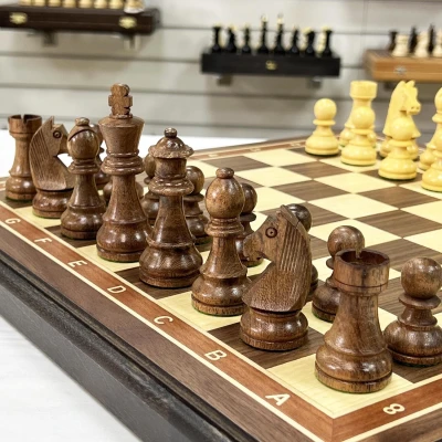 Шахматы подарочные орех с фигурами Стаунтон Чемпион из самшита и палисандра средние