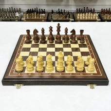 Шахматы подарочные орех с фигурами Стаунтон Чемпион из самшита и палисандра средние
