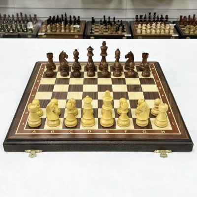 Шахматы подарочные орех с фигурами Стаунтон Чемпион из самшита и палисандра средние