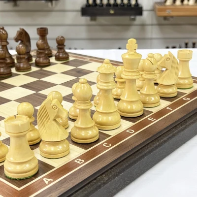 Шахматы подарочные орех с фигурами Стаунтон Чемпион из самшита и палисандра средние