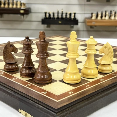 Шахматы подарочные орех с фигурами Стаунтон Чемпион из самшита и палисандра средние