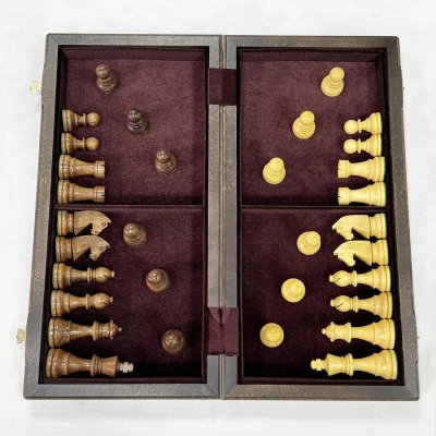 Шахматы подарочные орех с фигурами Стаунтон Чемпион из самшита и палисандра средние