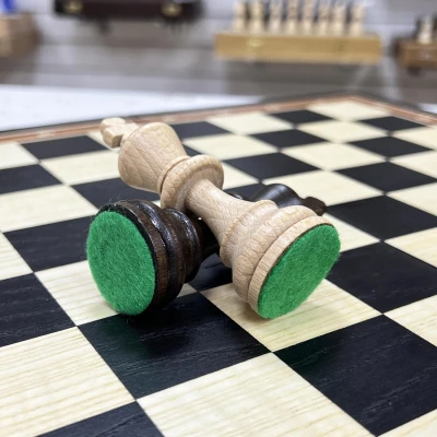 Шахматы из мореного дуба с фигурами Стаунтон