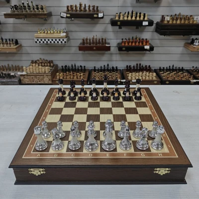 Шахматы подарочные из мореного дуба Антик в ларце с фигурами 