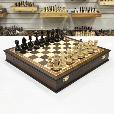 Шахматный ларец подарочный из мореного дуба Антик с резными фигурами с утяжелением