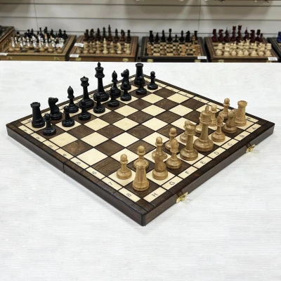 Шахматы деревянные с выжегом с фигурами из дуба