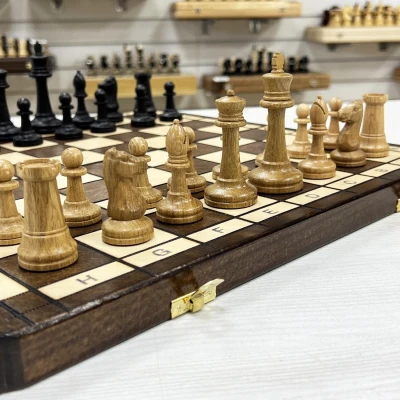 Шахматы деревянные с выжегом с фигурами из дуба