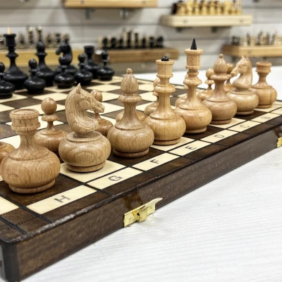 Шахматы подарочные деревянные с выжегом Неваляшки