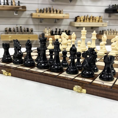 Шахматы деревянные с выжегом Стаунтон черно-белый композит