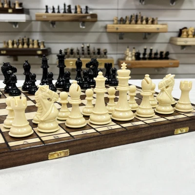 Шахматы деревянные с выжегом Стаунтон черно-белый композит