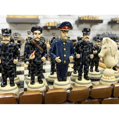 Шахматный ларец замок с фигурами Полицейские и Заключенные из хлеба