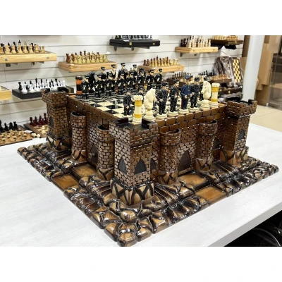 Шахматный ларец замок с фигурами Полицейские и Заключенные из хлеба