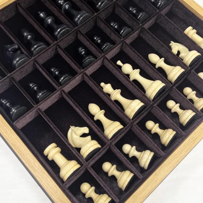 Шахматы подарочные с утяжеленными фигурами из бука на доске из дуба 45 на 45 см большие