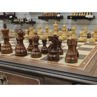 Шахматный стол подарочный с фигурами из самшита и палисандра