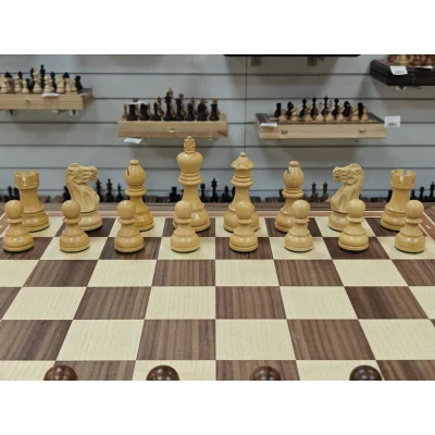 Шахматный стол подарочный с фигурами из самшита и палисандра