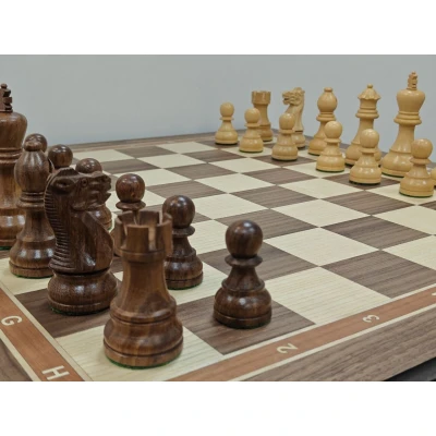 Шахматный стол подарочный с фигурами из самшита и палисандра