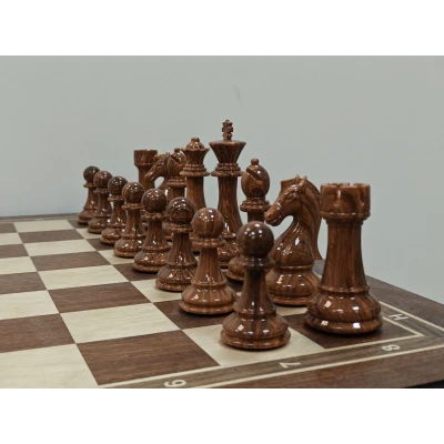 Шахматный стол из красного дерева подарочный с композитными фигурами