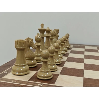 Шахматный стол из красного дерева подарочный с композитными фигурами