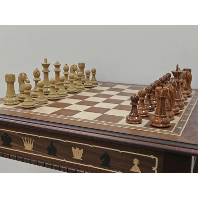 Шахматный стол из красного дерева подарочный с композитными фигурами