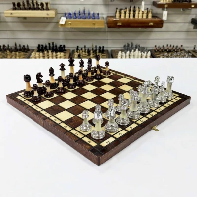 Шахматы в деревянной доске с выжегом с фигурами из композита Итальянский дизайн