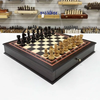 Шахматы в ларце с выдвижными ящиками из дерева венге и карельской березы Стаунтон люкс