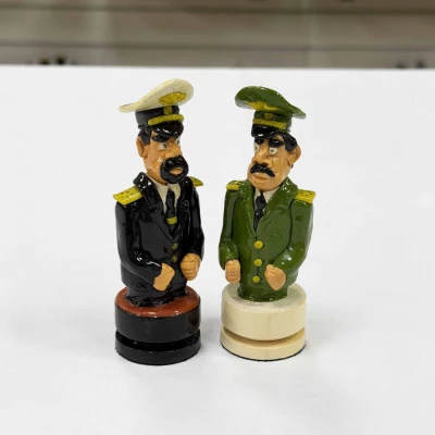 Шахматные фигуры из хлеба Морпехи против ВДВ