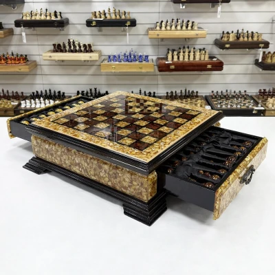 Шахматы из янтаря и бука в ларце с выдвижными ящиками 47 см