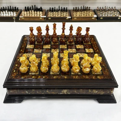 Шахматы из янтаря в ларце большие 47 см