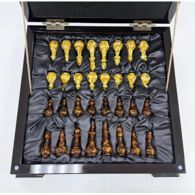 Шахматы из янтаря в ларце большие 47 см