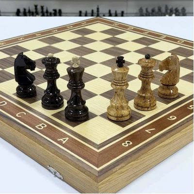 Шахматы подарочные орех с фигурами из карельской березы Стаунтон люкс большие