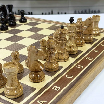 Шахматы подарочные орех с фигурами из карельской березы Стаунтон люкс большие